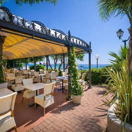 Lvg Collection - Grand Mediterranee 4* Алассио